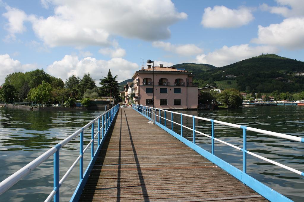 Albergo Ristorante Punta Dell'Est Clusane Exterior foto