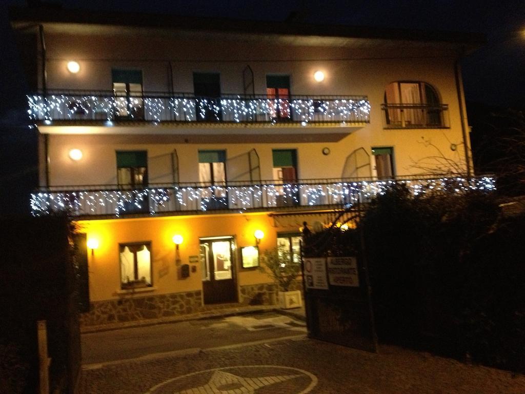 Albergo Ristorante Punta Dell'Est Clusane Exterior foto