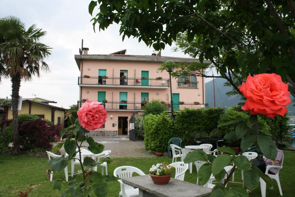 Albergo Ristorante Punta Dell'Est Clusane Exterior foto